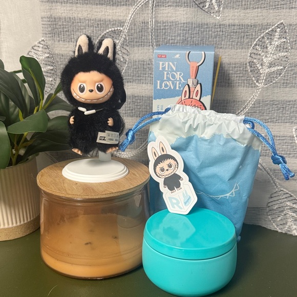 POP MART Accessories - pin for love R